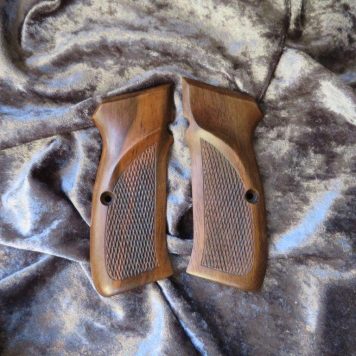 CZ-75 MastersGrips with Thumb Rest Checkered