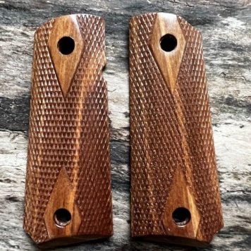 1911 OFFICER's Master's Grips CHECKERED Ready for Immediate Shipping 19110867CC