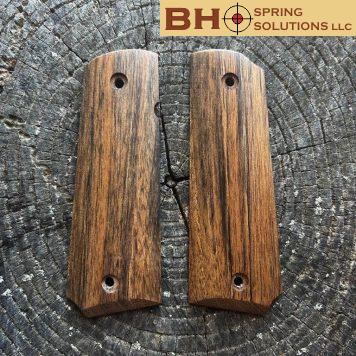 1911 GOVERNMENT Master's Grips CHECKERED Ready for Immediate Shipping 1911-12-143S