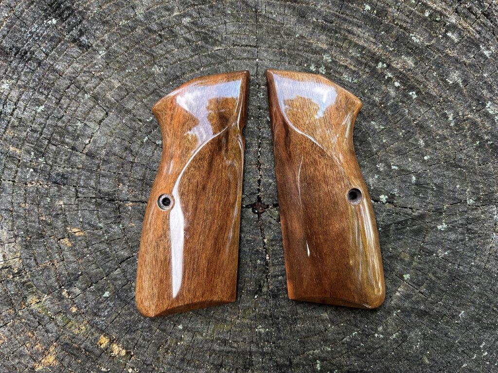 Heirloom-Grade MastersGrips for Hi-Power AVAILABLE FOR IMMEDIATE SHIPPING HP1263H