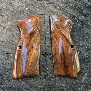 Heirloom-Grade MastersGrips with Lanyard Cut for Hi-Power AVAILABLE FOR IMMEDIATE SHIPPING HP1268HL
