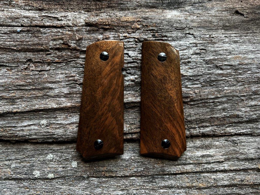 1911 OFFICER'S HEIRLOOM Master's Grips Ready for Immediate Shipping 1911-1127