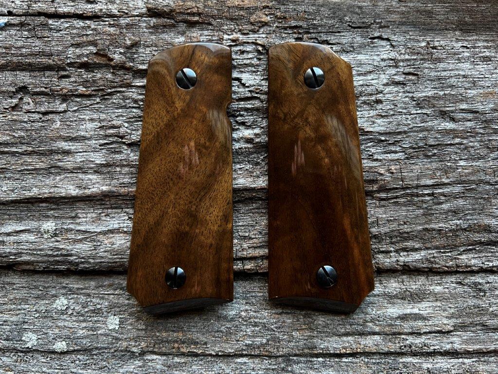1911 OFFICER'S HEIRLOOM Master's Grips Ready for Immediate Shipping 1911-1134-CH