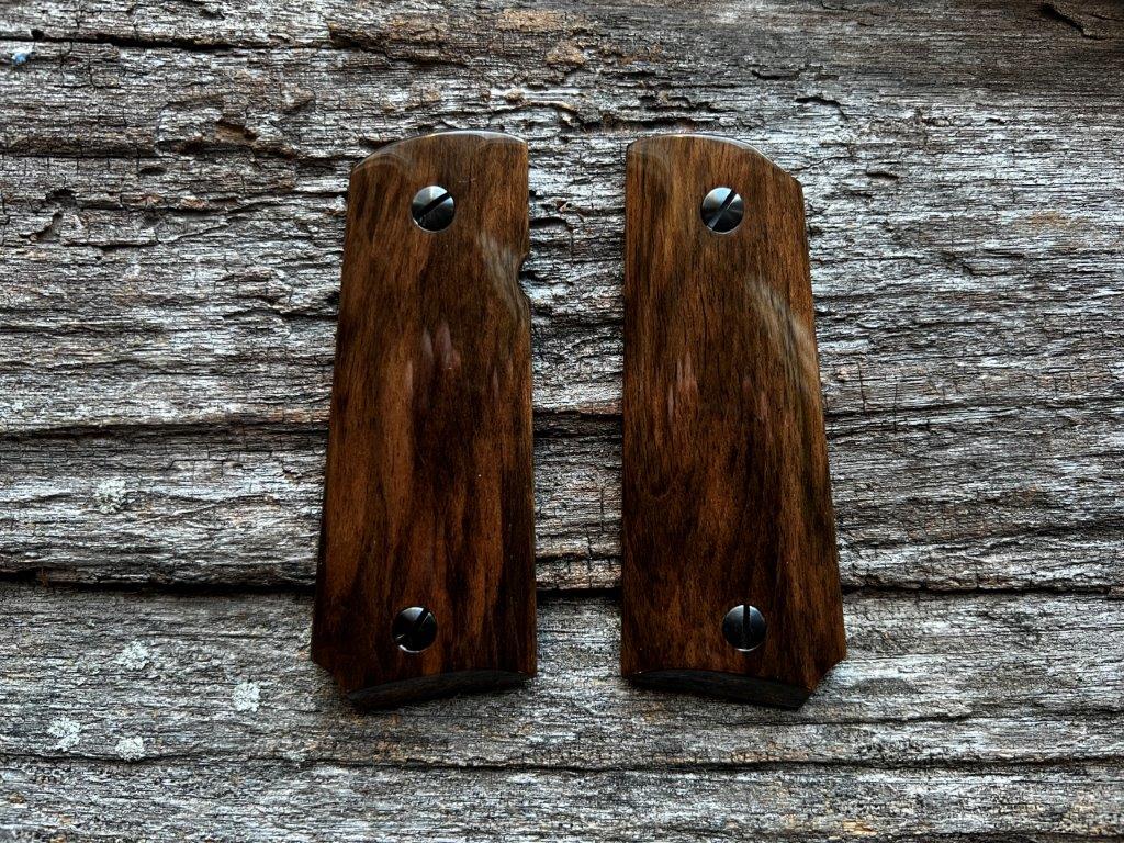 1911 OFFICER'S HEIRLOOM Master's Grips Ready for Immediate Shipping 1911-1136-CH