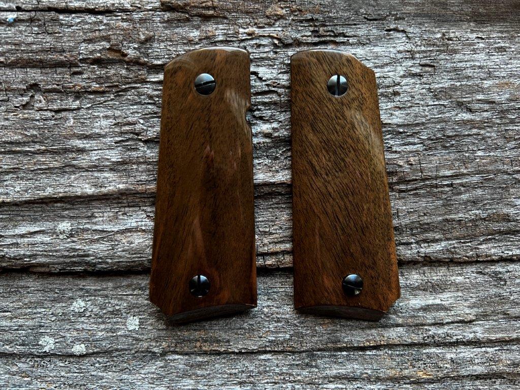 1911 OFFICER'S HEIRLOOM Master's Grips Ready for Immediate Shipping 1911-1142-CH