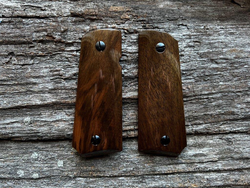 1911 OFFICER'S HEIRLOOM Master's Grips Ready for Immediate Shipping 1911-1145-CH