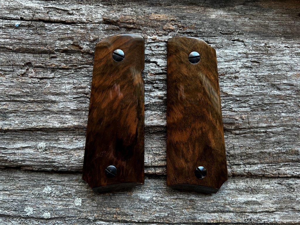 1911 OFFICER'S HEIRLOOM Master's Grips Ready for Immediate Shipping 1911-1147-CH