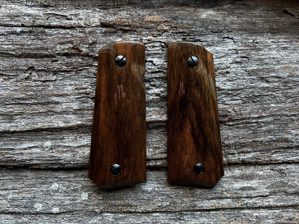 1911 OFFICER'S HEIRLOOM Master's Grips Ready for Immediate Shipping 1911-1149-CH