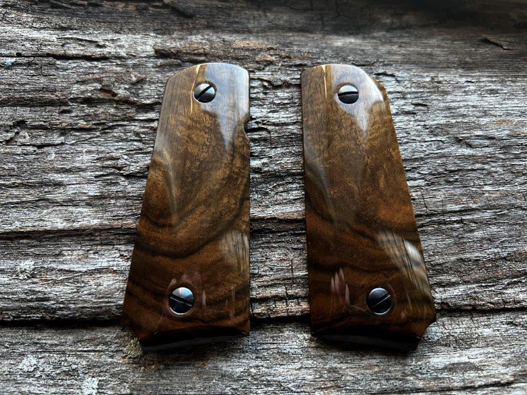 1911 OFFICER'S HEIRLOOM Master's Grips Ready for Immediate Shipping 1911-1150-CH - Image 2