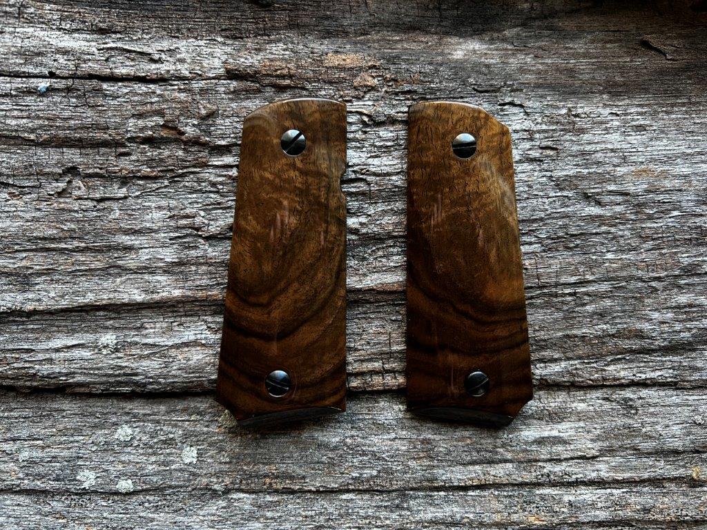 1911 OFFICER'S HEIRLOOM Master's Grips Ready for Immediate Shipping 1911-1150-CH