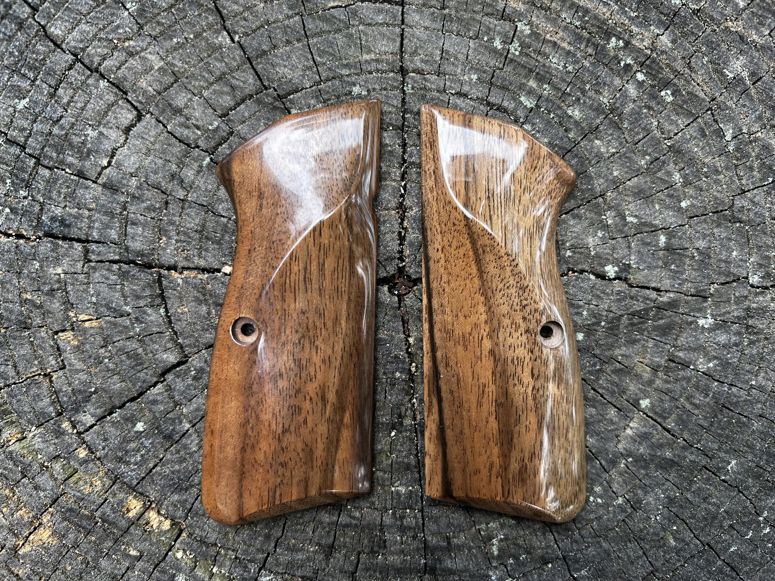 Heirloom-Grade MastersGrips for Hi-Power AVAILABLE FOR IMMEDIATE SHIPPING HP1203H