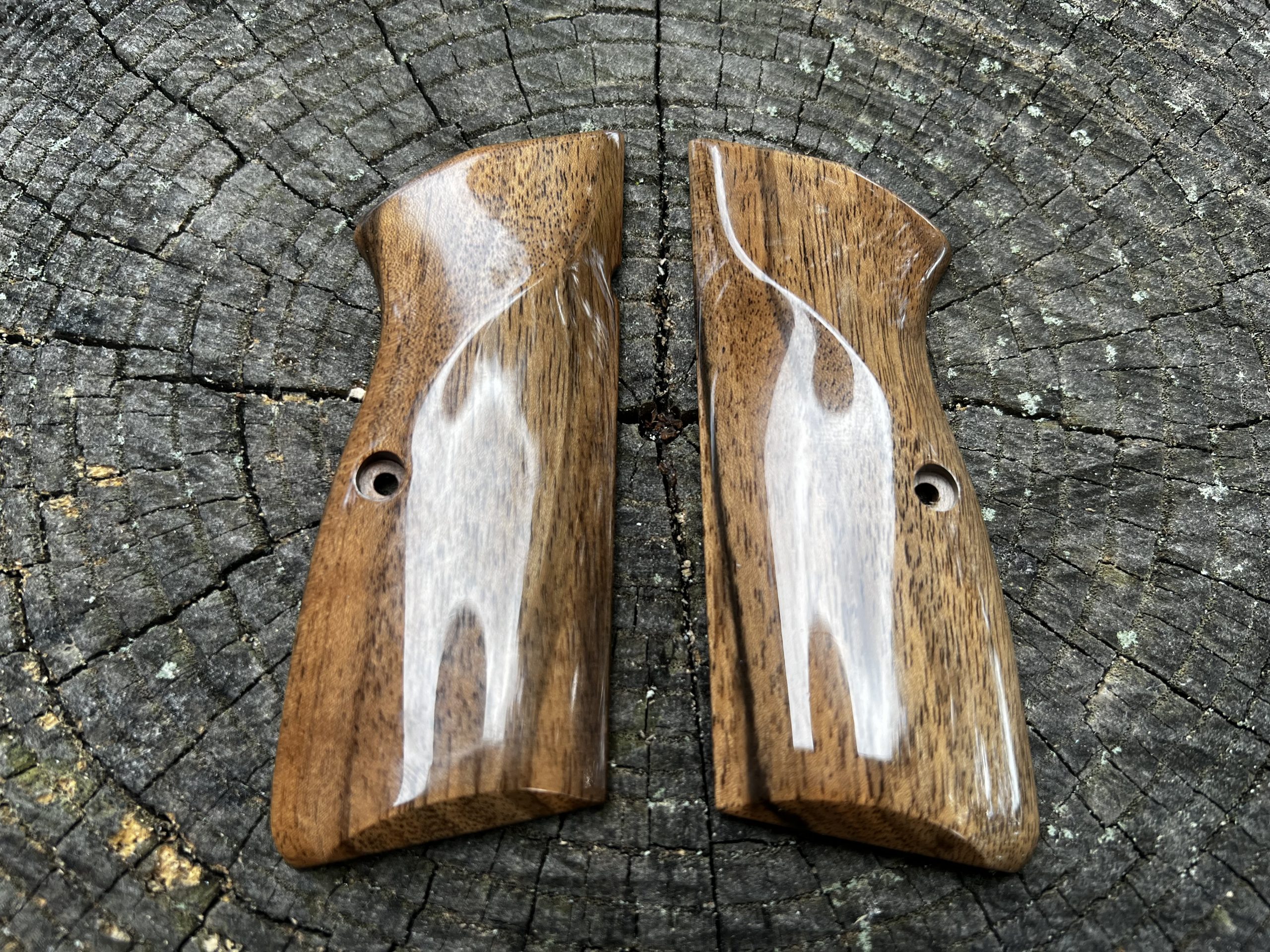 Heirloom-Grade MastersGrips for Hi-Power AVAILABLE FOR IMMEDIATE SHIPPING HP1203H - Image 2
