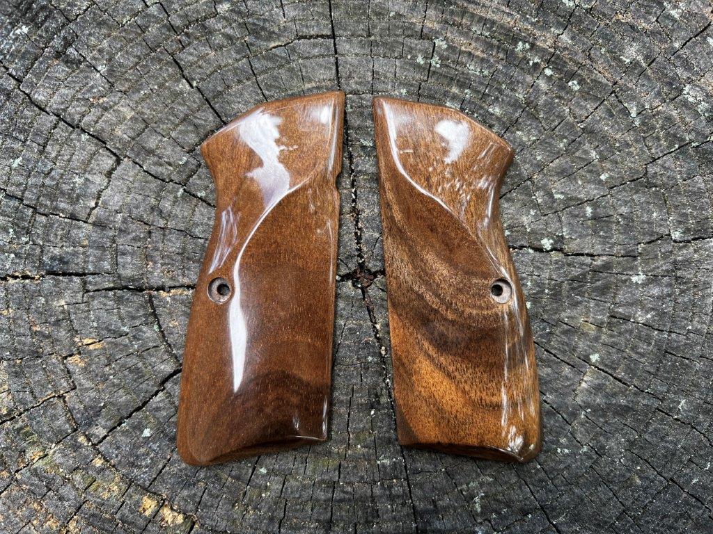 Heirloom-Grade MastersGrips for Hi-Power AVAILABLE FOR IMMEDIATE SHIPPING HP1222H