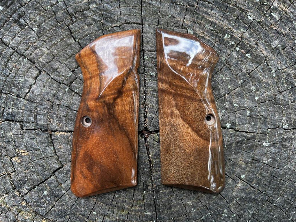 Heirloom-Grade MastersGrips for Hi-Power AVAILABLE FOR IMMEDIATE SHIPPING HP1244H