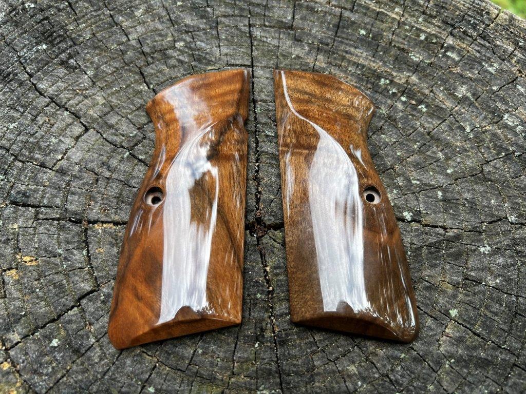Heirloom-Grade MastersGrips for Hi-Power AVAILABLE FOR IMMEDIATE SHIPPING HP1244H - Image 2