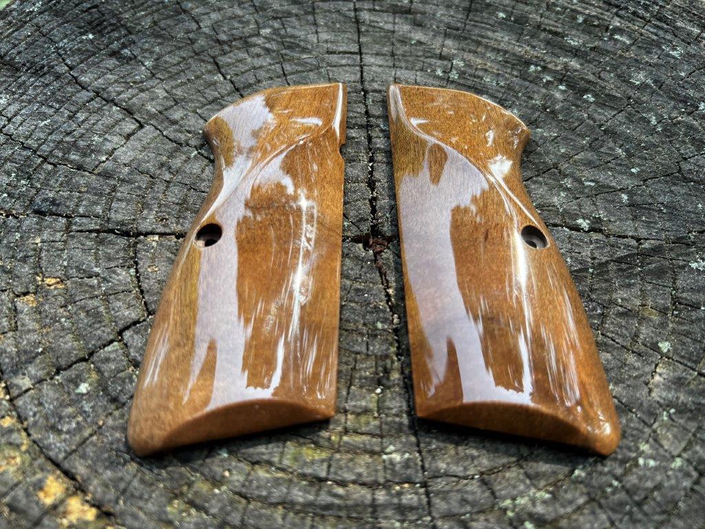Heirloom-Grade MastersGrips for Hi-Power AVAILABLE FOR IMMEDIATE SHIPPING HP1253H - Image 2