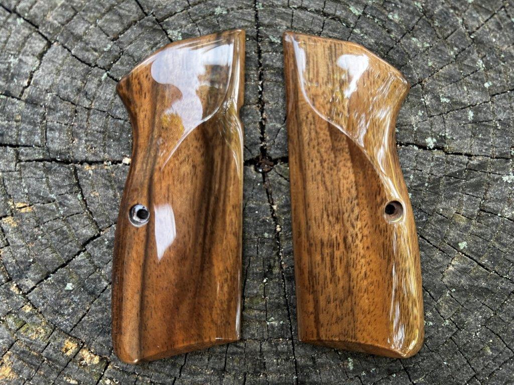 Heirloom-Grade MastersGrips for Hi-Power AVAILABLE FOR IMMEDIATE SHIPPING HP1256H