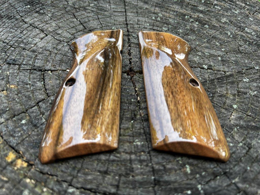 Heirloom-Grade MastersGrips for Hi-Power AVAILABLE FOR IMMEDIATE SHIPPING HP1256H - Image 2