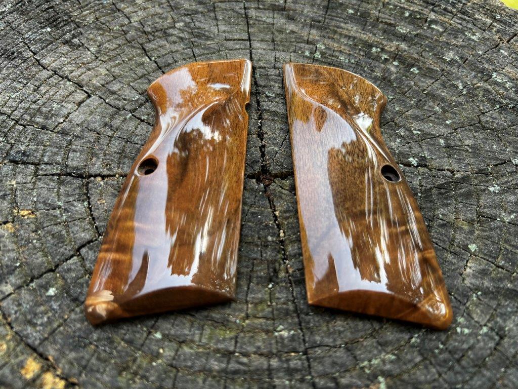 Heirloom-Grade MastersGrips for Hi-Power AVAILABLE FOR IMMEDIATE SHIPPING HP1258H - Image 2