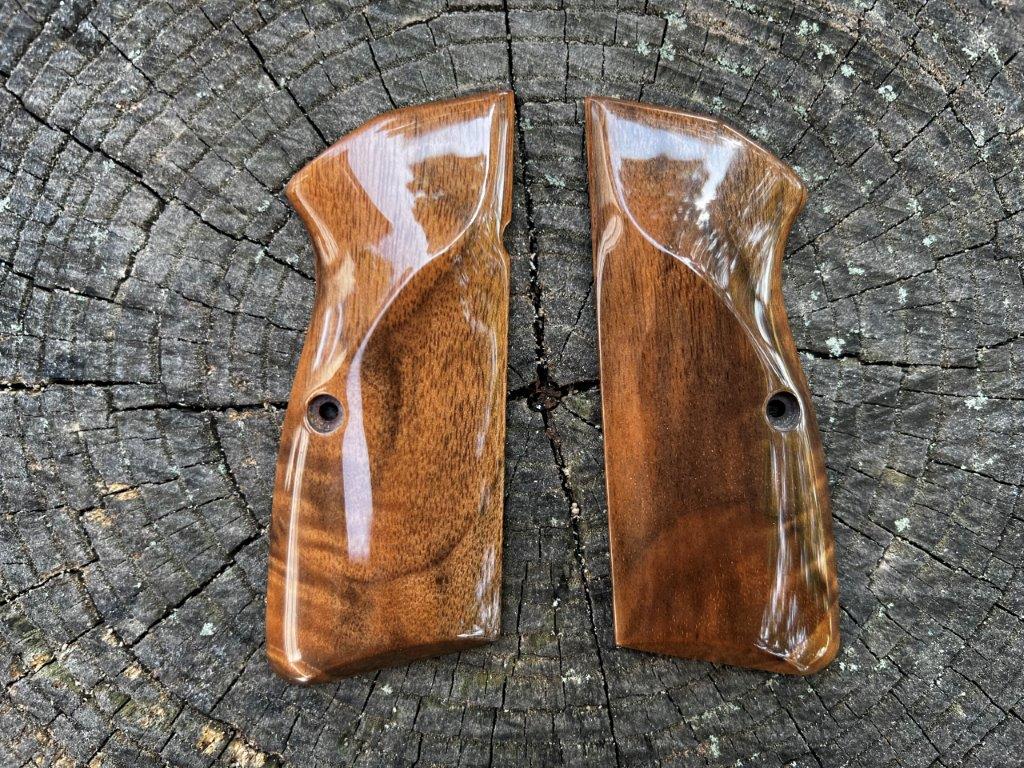 Heirloom-Grade MastersGrips for Hi-Power AVAILABLE FOR IMMEDIATE SHIPPING HP1258H