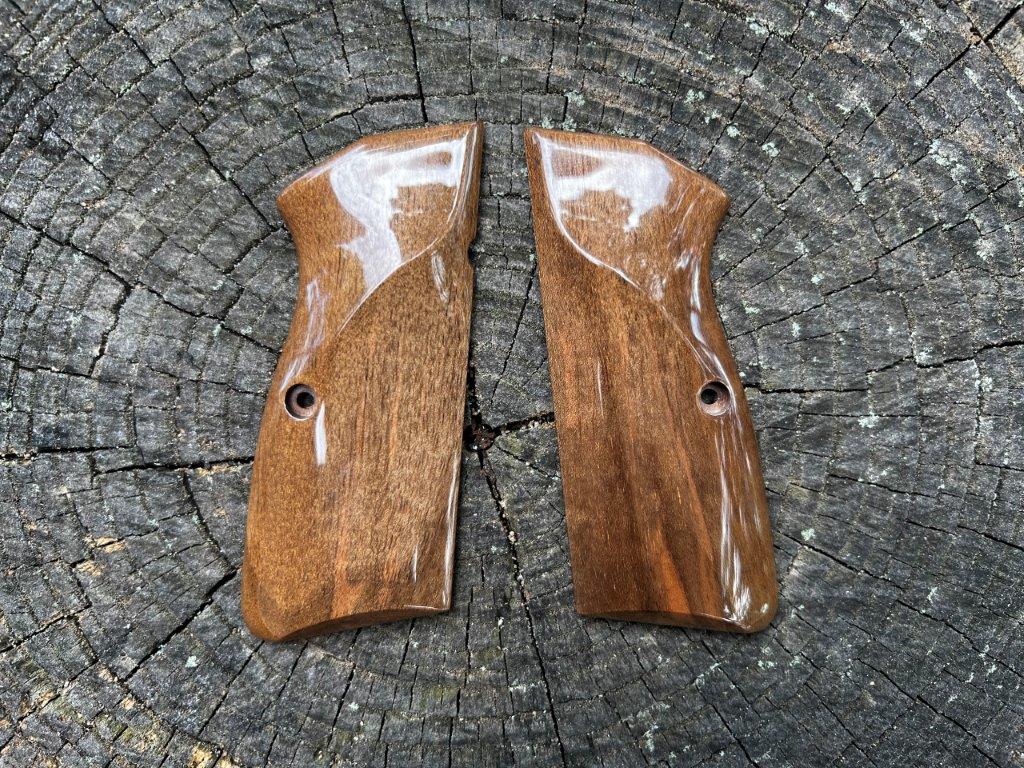 Heirloom-Grade MastersGrips for Hi-Power AVAILABLE FOR IMMEDIATE SHIPPING HP1264H