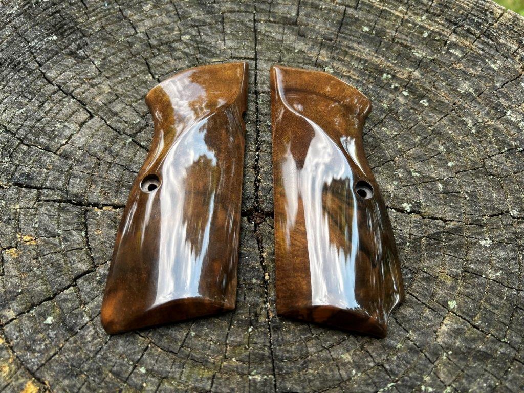 Heirloom-Grade MastersGrips with Lanyard Cut for Hi-Power AVAILABLE FOR IMMEDIATE SHIPPING HP1279HL - Image 2