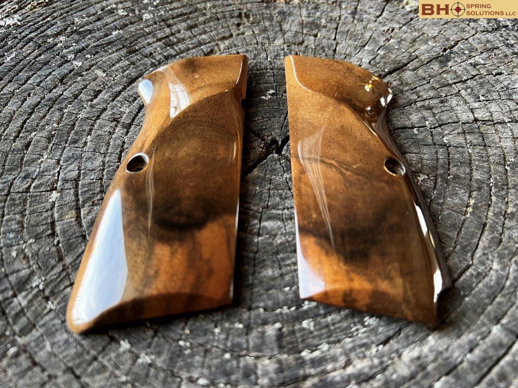 Heirloom-Grade MastersGrips with Lanyard Cut for Hi-Power AVAILABLE FOR IMMEDIATE SHIPPING HP1280HL - Image 2